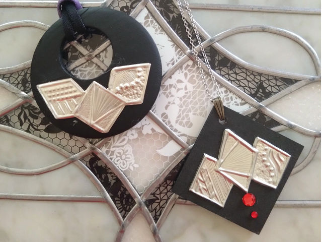 ������̃f�U�C���@
�V���[�v�Ń��_���Ɏd�グ�܂���_Vermilion �N���t�g