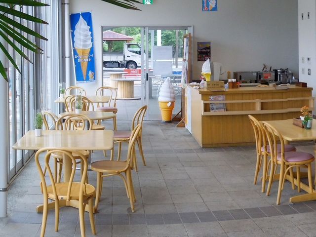 �y�H�R�[�i�[
�t�[�h�R�[�g_���̉w�u�����ނ��v�ԂՂ炷��