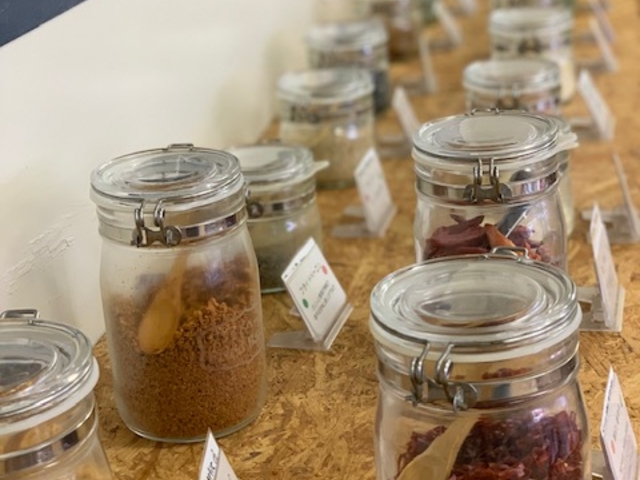 �ޗ��́A20��ވȏ゠��܂��I_����̌��H�[��񂽂�