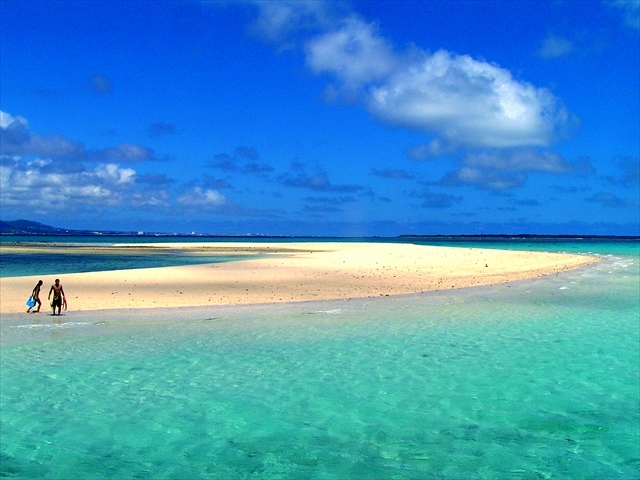 潮の干満で見え隠れする砂浜でできた島「幻の島」３６０℃エメラルドグリーンの海に囲まれています。_marine house やまんぐぅ～