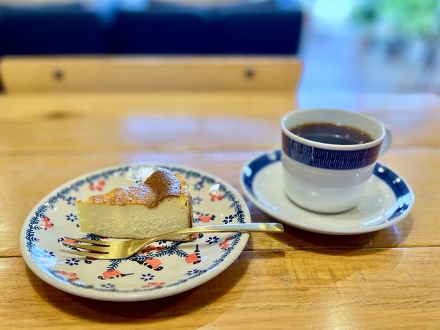 �J�t�F����P�[�L�ƃR�[�q�[�i�J�t�F��x���͖؁E���j_�J���g�i�[�W�������o�[�Y(�z���ƕ�����)