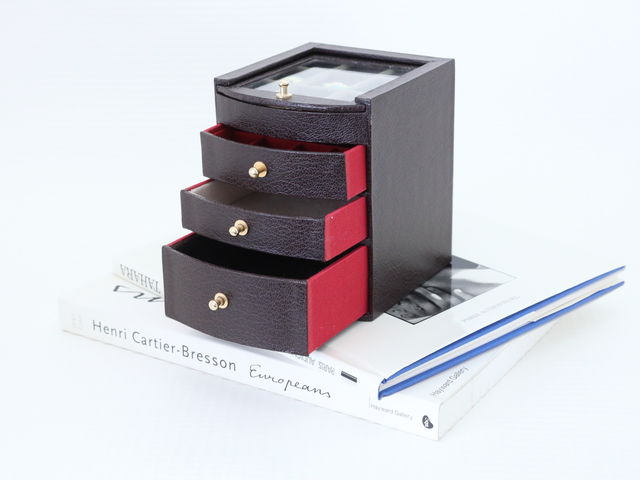 �J���g�i�[�W���F��Δ��i�A�g���G�p�s�G75���V�s�j�B�X�L�o���i���j�Ƃ����v���̌^�������{����Ă��鎆���g�p_�J���g�i�[�W�������o�[�Y(�z���ƕ�����)