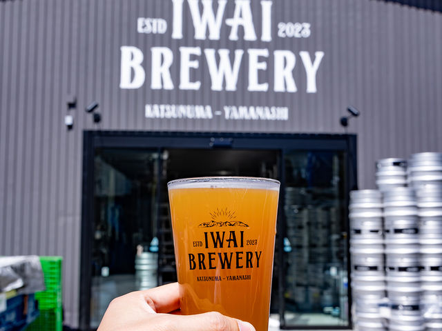 �~�n���ɂ̓��C�i���[�ƃu�������[������A�ł����Ẵ��C����r�[����BBQ�Ƌ��ɖ��킦�܂��B_IWAI TERRACE