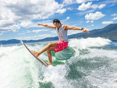 MUTA WAKE SURFING SCHOOL̎ʐ^1