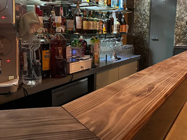 casual bar Frank �J�W���A���o�[�t�����N�̎ʐ^1