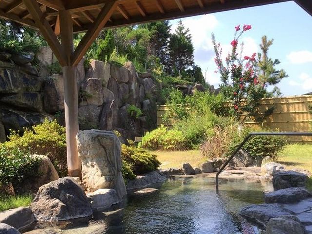 日本庭園を眺める美しい露天風呂♪_外湯　花ゆうみ