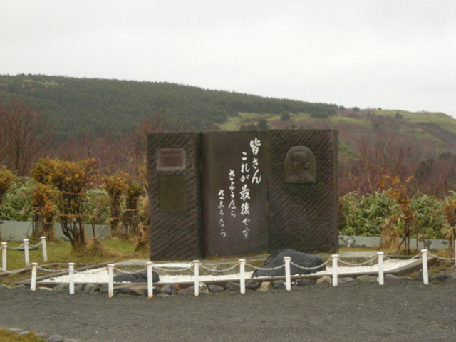 ��l�̉����̔�