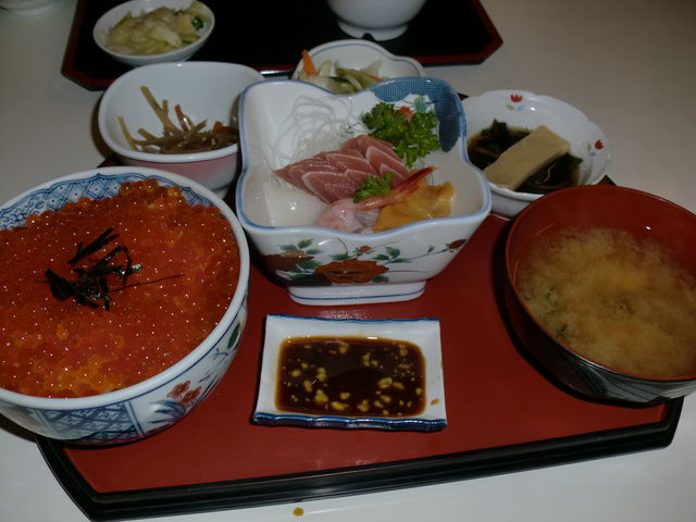 イクラ丼_八食市場寿司