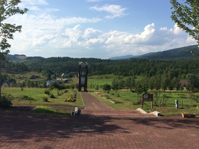 ���������]_�J�i�f�B�A�����[���h