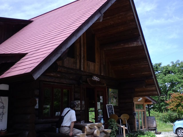 X̉Eɂ̓JtFƃeXȂ܂_VRypH[}GEN