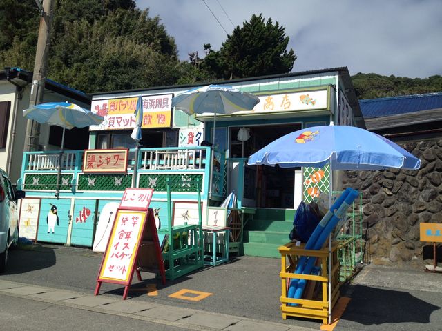 �Ċ�����̒ނ�����B�C�𒭂߂�f�b�L�ŁA�������r�[����W���[�X�����߂�̂��ǂ������B_�c���C������