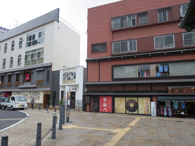 ���㉷��̔w�����A�ʐ^�̍��̂ق����A�����ł��_�ɗ\�̂��y���@�����ł��