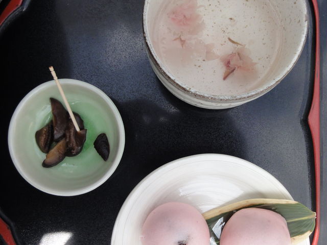 Ŕ̐Q炪o}Ă܂B_RБ