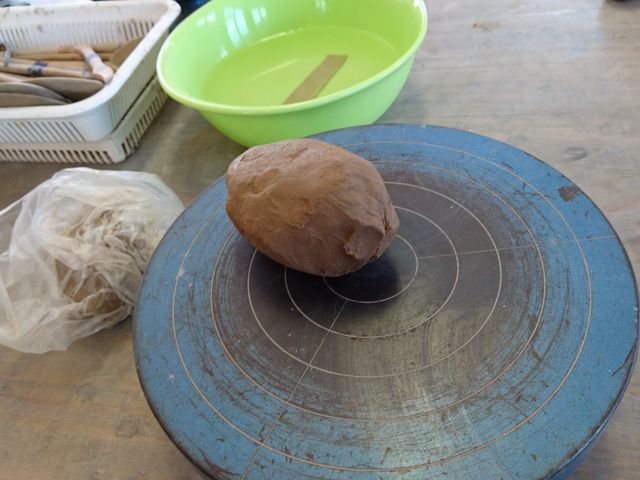 ���|�̌��p�̓y�ł��B����͂Q��i+�P�����܂��B
�����̃r�j�[���ɕ�܂�Ă���͎̂c�蔼���ł��B_���ꂳ���̐X���|�H�[