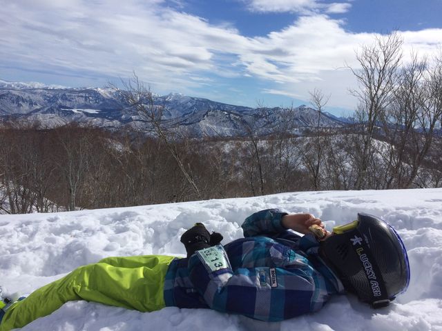 �ጴ�ɐQ���ׂ��Đ�����Ȃ���p�����p�N���I_�і��R