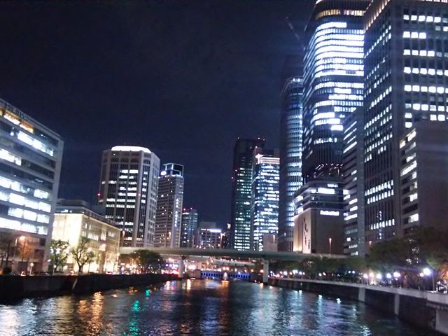 ���̏ォ��_������