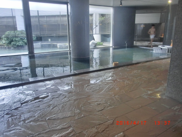 �z�e���j���[���ˉ�