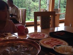 �肱��������񂳂�̓��̓m�@�z�e���u�˕��ւ̓��e�ʐ^1