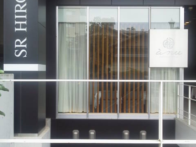 ̃AjEgDFE[ELX̓eʐ^3