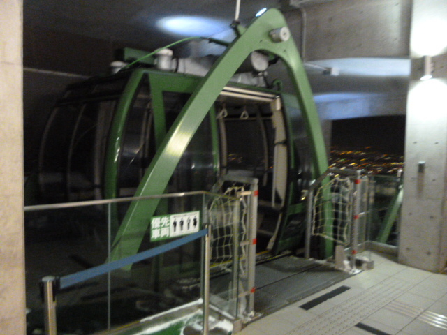 �P�[�u���J�[_������R���[�v�E�F�C