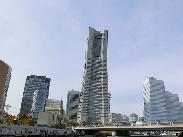 �剪�쉈���̍����w�̌�A�D�ォ�猩����݂ȂƂ݂炢�n��_���l�t�F���[�{�[�g�������