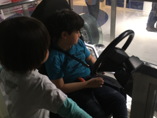 ���g�݂̎Ԃɏ���āA�A�N�Z���𓥂񂾂肵�߁A�Ԃ̎d�g�݂��悭�킩��܂����I_�Ȋw�Z�p��