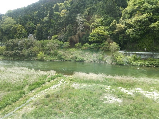 �H����������ƗΖL���ȎR�̕��i�����z���ɍL����_���ˉ���