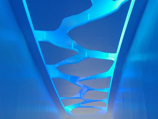 ���������Ă����A���X���C���[�W�����悤�ȑf�G�ȊK�i�B_�I�z�[�c�N���X��