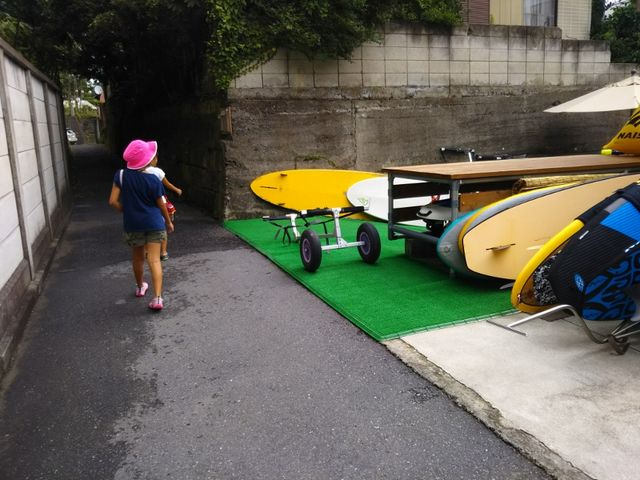 �Z��X�̒��ɔ���_�L���b�v���[�t�R