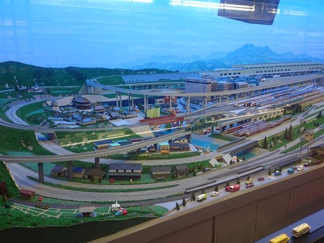 SR~jႤI_gCM[Ƃ񂩂&Ώ