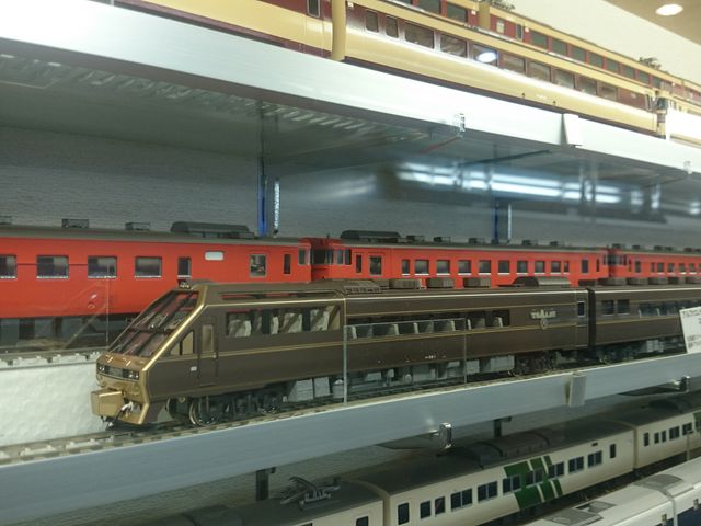 At@R`l^B_gCM[Ƃ񂩂&Ώ