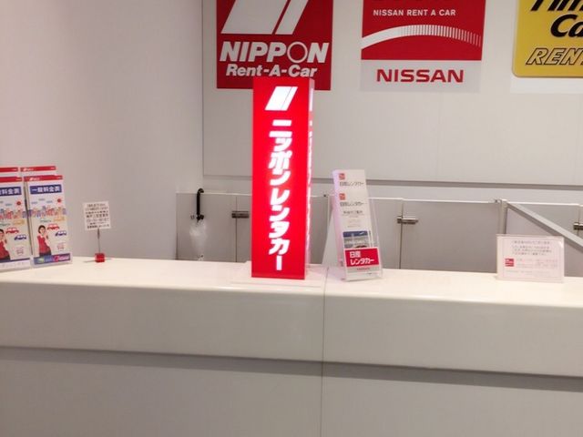 ����Q�[�g�o�Ă���_�j�b�|�������^�J�[�@�_�ˋ�`�J�E���^�[�X