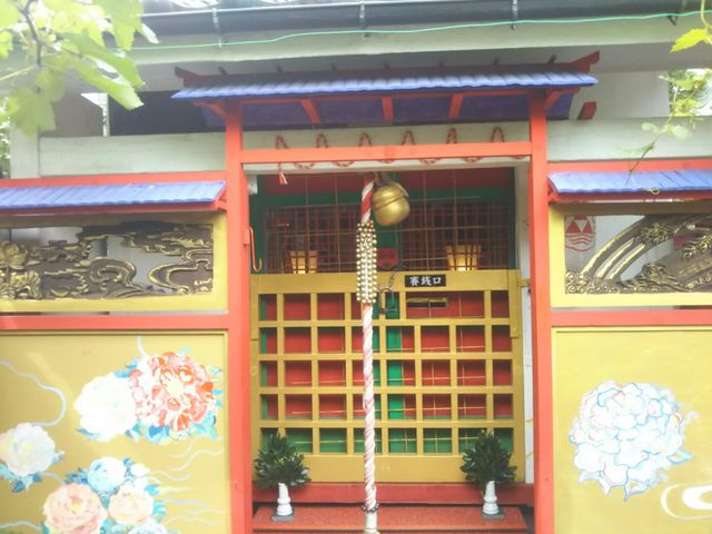 ���ΑK���͊O�ɂ͂Ȃ��A���ΑK�����瓊�����܂��B_�g���_��