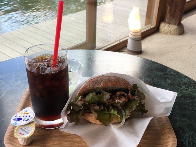 Io[K[ZbgB_cafe du pin