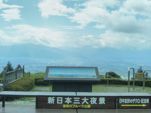 �w�V���{�O���i�x�B_�J����t���[�c�����E�t���[�c�Z���^�[