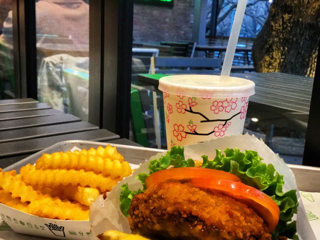 �S������o�[�K�["Shake Shack"�Ƀt�����`�t���C�ƃI���W�i�������l�[�h�̃Z�b�g�B_�V�F�C�N �V���b�N �O�������傤���ؓX�iSHAKE SHACK�j