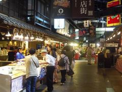 寿司屋・麺屋・揚げ物・丼屋など
各種の食べ物が用意されてますｗ_黒潮市場