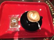 ELLE����̃Z�K�t���[�h�E�U�l�b�e�B ���C�g���g���X�N�G�A�X�̓��e�ʐ^1