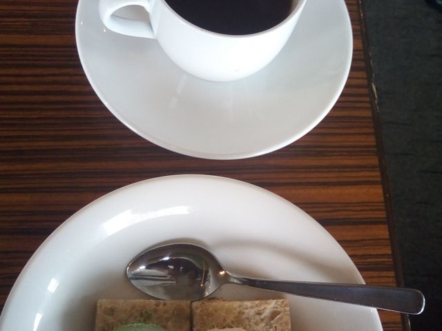 �Y�ɃA�C�X�N���[��_�u���[�Y�x�C�z�e���@���X�g�����A���y�[�W��