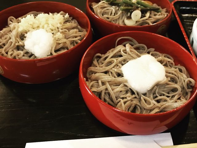 �ǂ̖�����_���セ�ΉH����