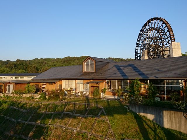 ���͂Ɍ�������_���̉w�@���΂������s�E�R��