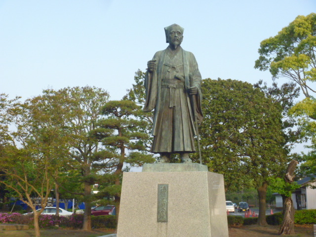 徳川光圀公像（千波湖畔）