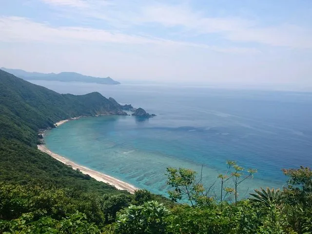 奄美大島の南に浮かぶ加計呂麻島の静かな海