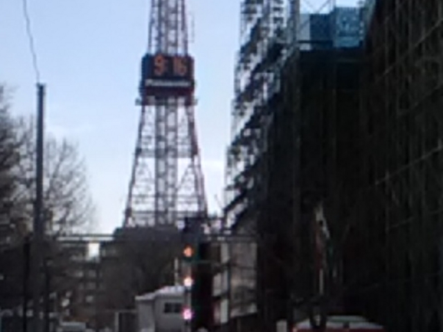 ��܂��ʉ��̒[�ɂ���܂�_�����ۂ�e���r��