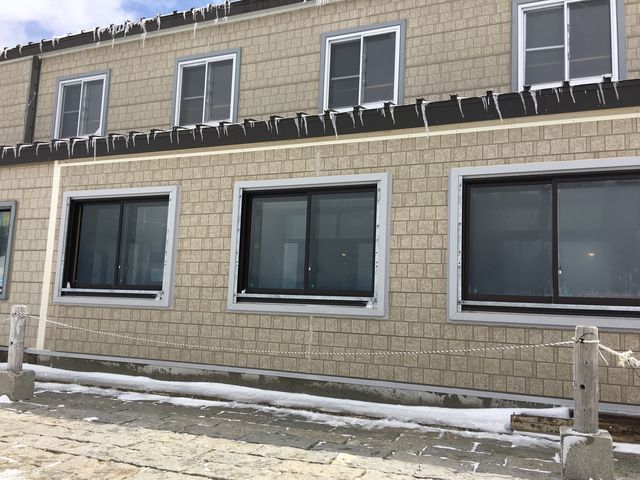 �C�����オ���Č����̕X�����{�g�{�g�Ɨ����Ă��Ă܂����B_�݂��肪�r����