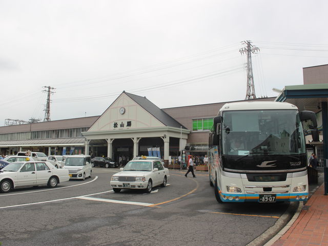 �w�ɁB�i�q�����o�X�͉w�O����B_JR���R�w