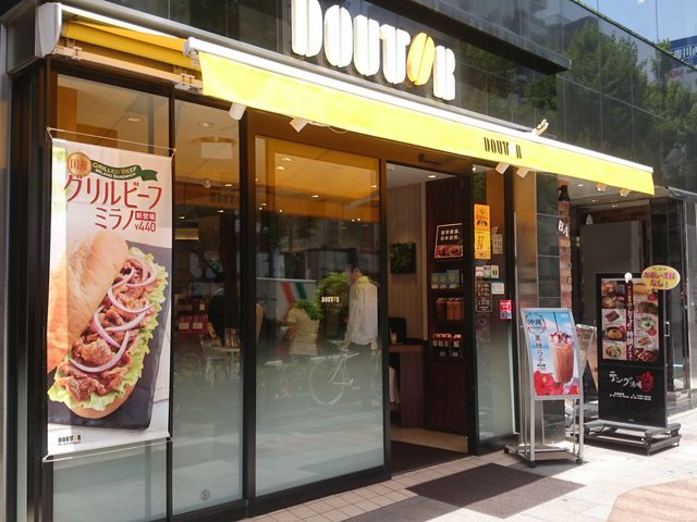 ꂨ񂳂̃hg[R[q[Vbv _ےwOXiGOURMET COFFEE DOUTORj̓eʐ^1