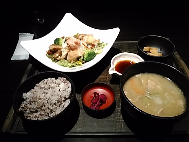 Cbcpp̎R̉ ԒX̓eʐ^1