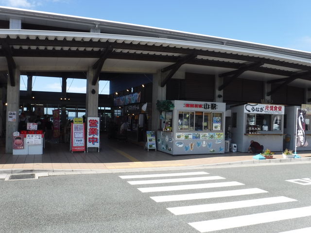 �S�؃R���N���[�g�̑傫�Ȍ���_���̉w �k�Y�X�� �L�k