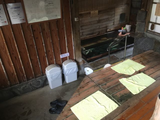 そんなに大人数は入れません_湯川内温泉 かじか荘